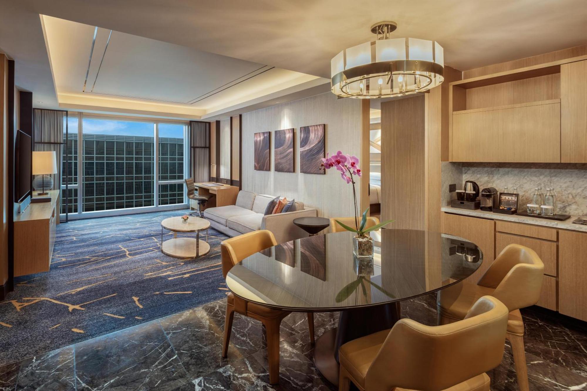 One-Bedroom King Suite